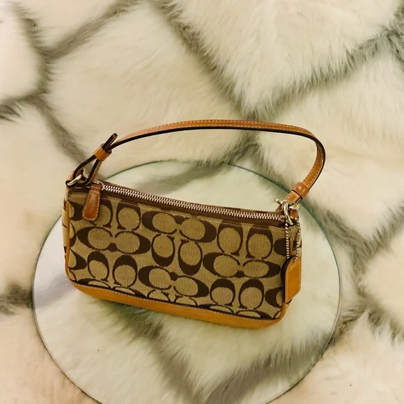 Coach | Bags | Vintage Coach Signature Shoulder Bag Leather  display picture 2